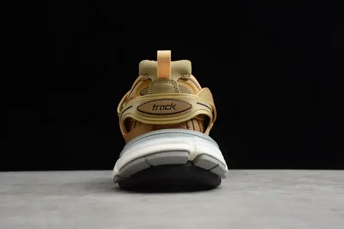 Rep LUCY BLCG WMNS TRACK TRAINER 'GOLD' 542436 W2CD1 8000 0131