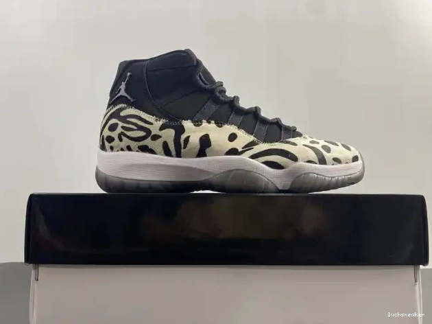 Rep LUCY AR0715-010 AIR INSTINCT ANIMAL JORDAN 11 0225