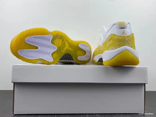 Reps LUCY Jordan AH7860-107 Air Snakeskin 11 Low Yellow WMNS 0217