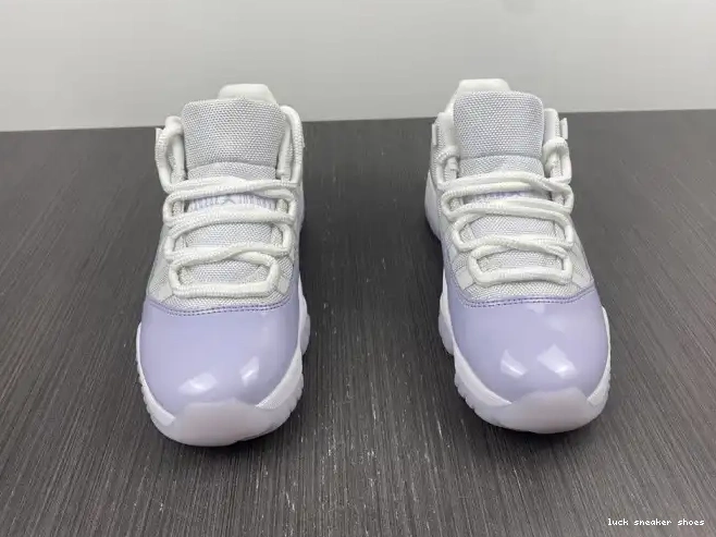 Reps LUCY Violet Low 11 Air WMNS AH7860-101 Pure Jordan 0227