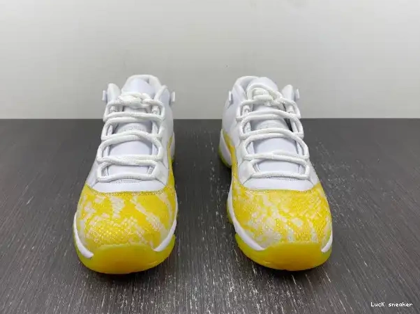 Reps LUCY Jordan AH7860-107 Air Snakeskin 11 Low Yellow WMNS 0217