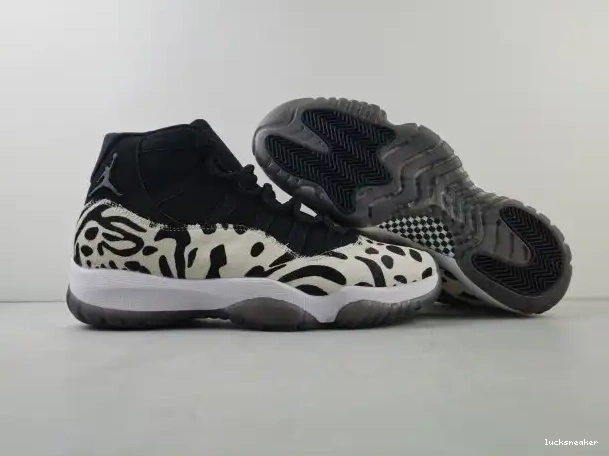 Rep LUCY AR0715-010 AIR INSTINCT ANIMAL JORDAN 11 0225