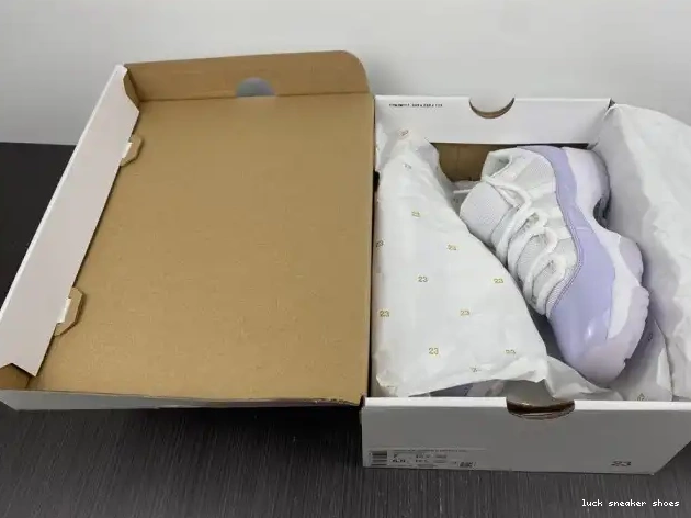 Reps LUCY Violet Low 11 Air WMNS AH7860-101 Pure Jordan 0227