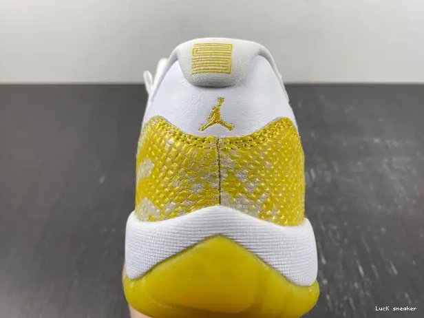 Reps LUCY Jordan AH7860-107 Air Snakeskin 11 Low Yellow WMNS 0217