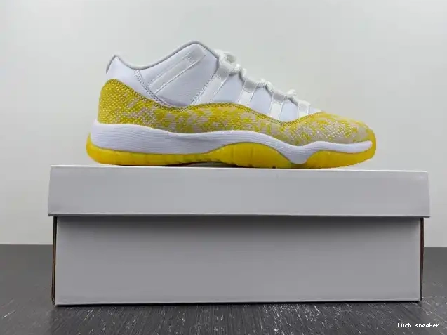 Reps LUCY Jordan AH7860-107 Air Snakeskin 11 Low Yellow WMNS 0217