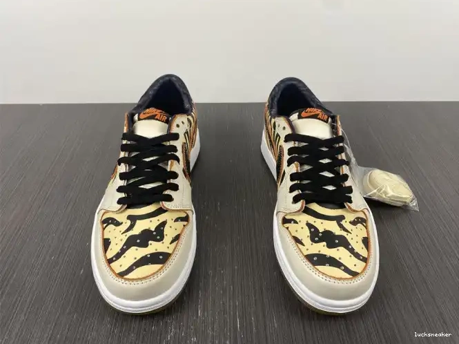 Cheap LUCY Air OG of Tiger Jordan 1 Year the DH6932-100 Low 0218