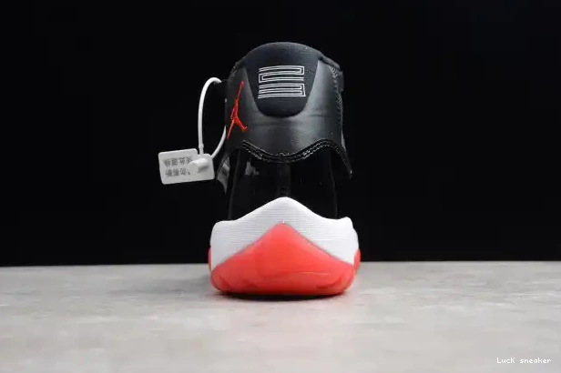 Reps LUCY Air Jordan (2012) 378037-010 Bred 11 Retro 0301