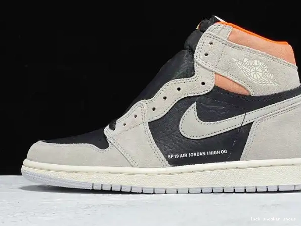 LUCY 555088-018 Jordan Grey OG Neutral High Air 1 Retro 0319